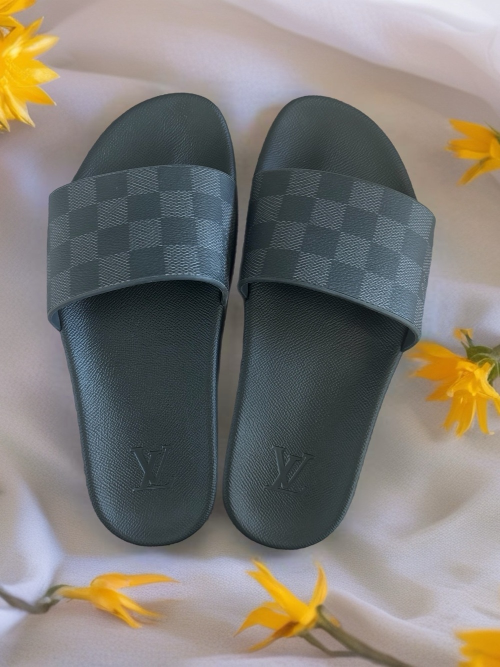 Vintage Louis Vuitton Damier Black UNISEX Sandals Size mens 6/womens 7.5